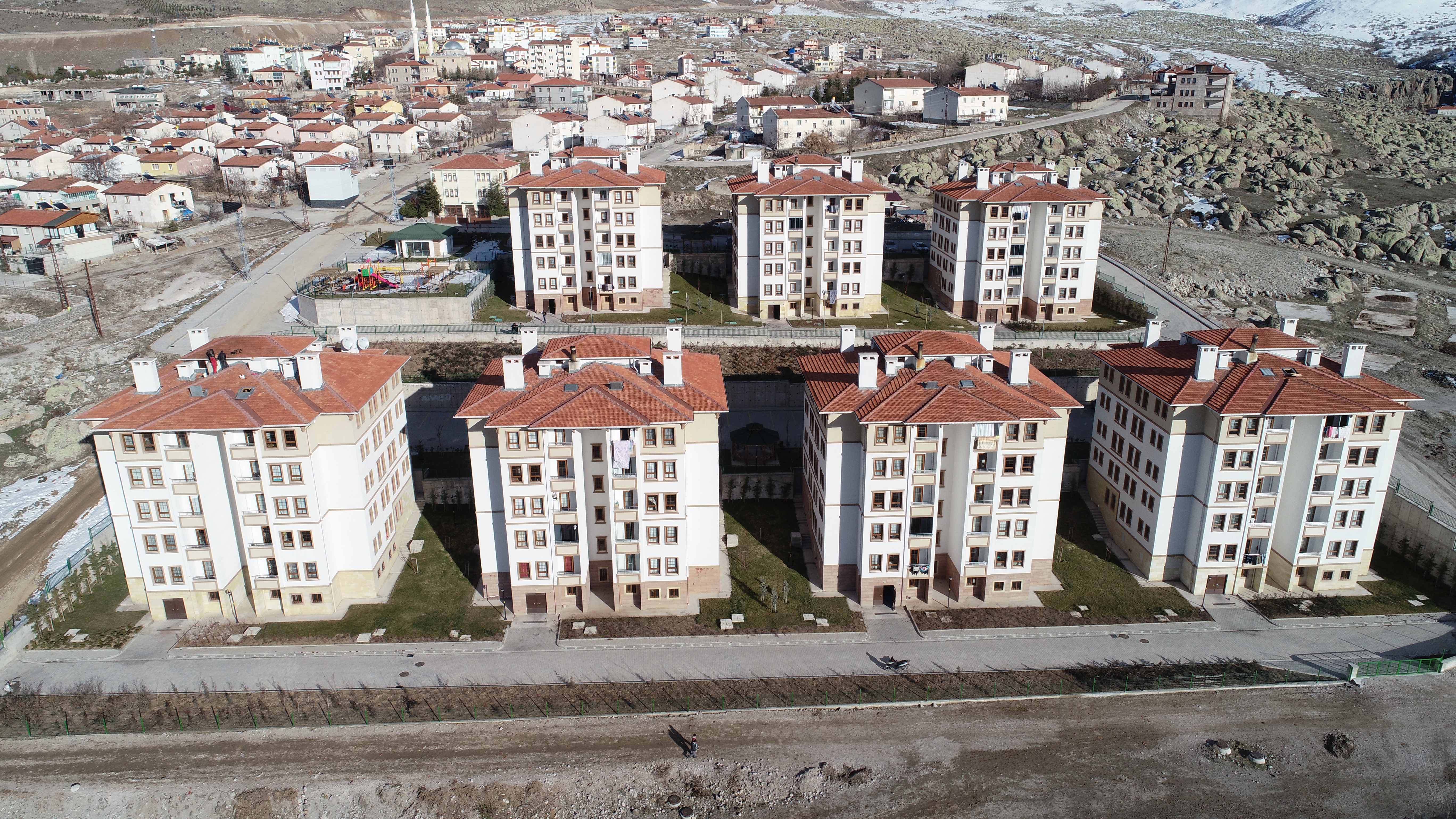 ‘ toki 124 adet konut ve 1 adet büfe inşaatları ile altyapı ve çevre düzenlemesi işi – aksaray